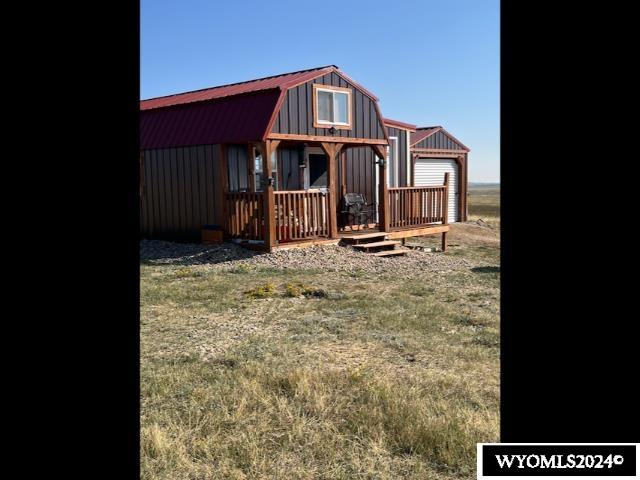 back of house with an outdoor structure