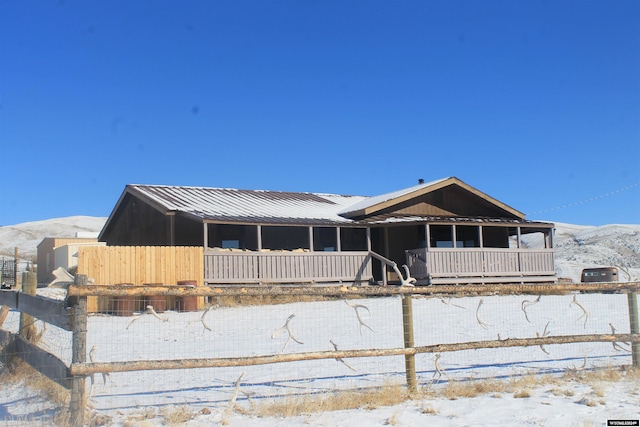 view of front of house featuring a mountain view