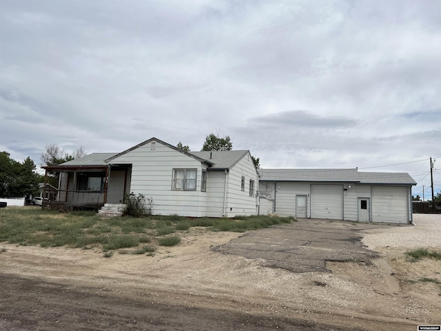 view of front of house with covered porch