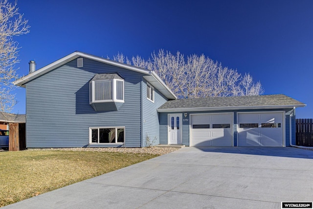 split level home featuring a front yard