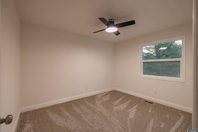 carpeted empty room featuring ceiling fan