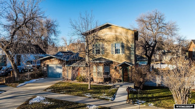 view of front of property featuring a front yard and a garage