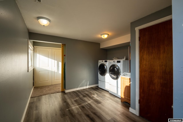 washroom featuring dark wood-type flooring and washing machine and clothes dryer