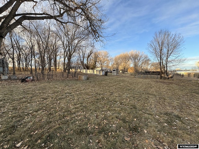 view of yard featuring a rural view