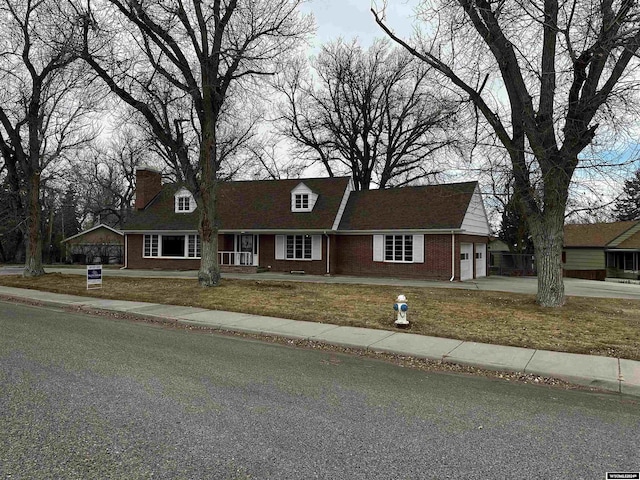 view of front of property with a front yard