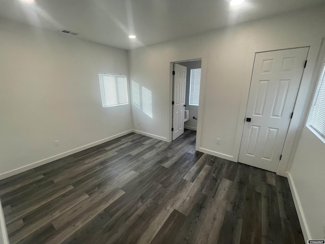 unfurnished room with dark hardwood / wood-style flooring