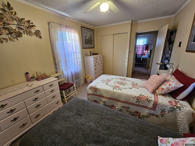 bedroom with ceiling fan, a closet, crown molding, and a textured ceiling