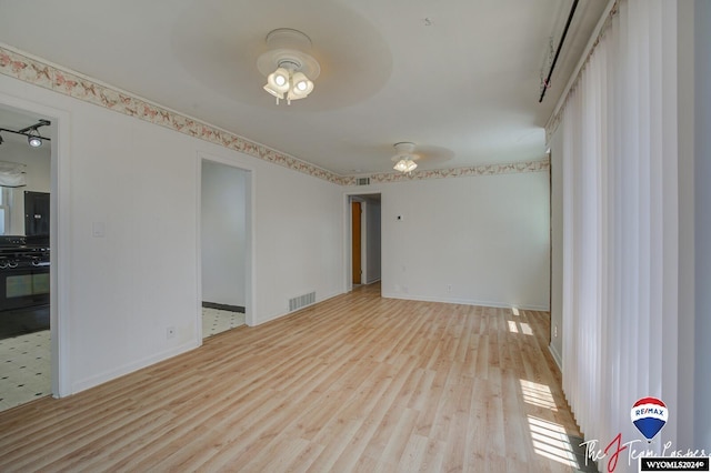 empty room featuring light wood-type flooring and ceiling fan