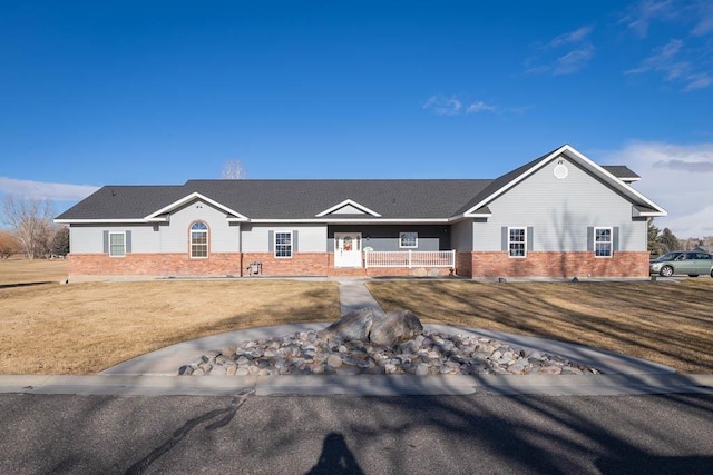 single story home with a front yard