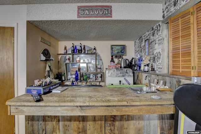 kitchen featuring sink