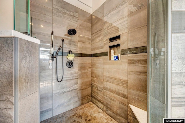 bathroom featuring a tile shower