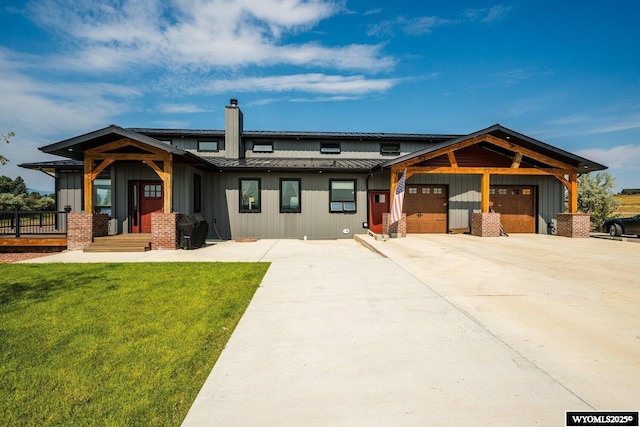 view of front of home featuring a garage and a front lawn