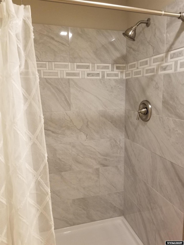 bathroom with curtained shower