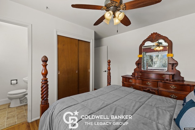 bedroom with light wood-type flooring, ensuite bath, a closet, and ceiling fan