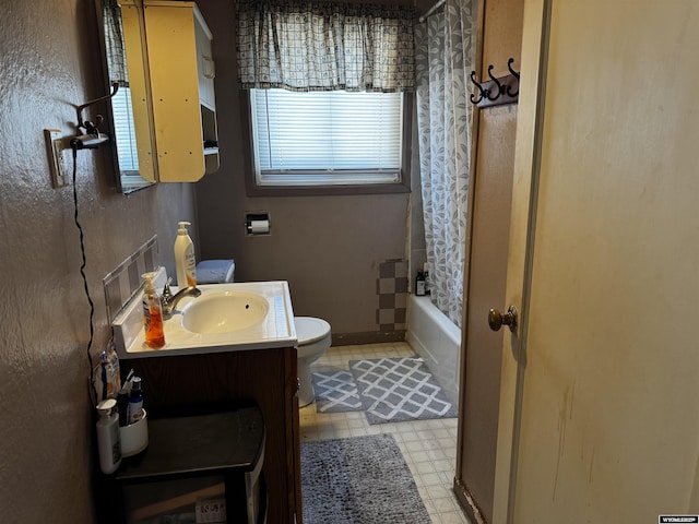 full bathroom featuring vanity, toilet, and shower / bath combo with shower curtain