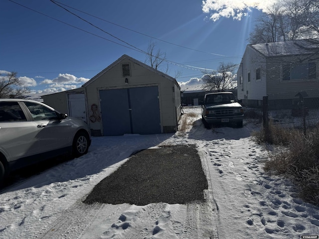 exterior space featuring an outbuilding