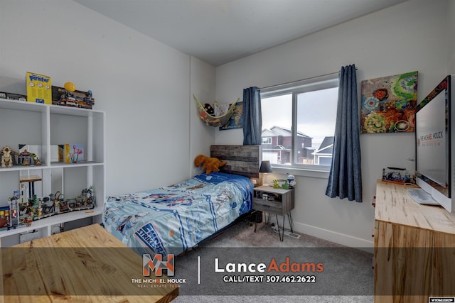 bedroom featuring baseboards and carpet flooring