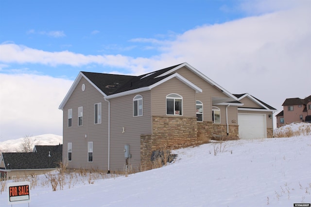 view of front facade with a garage