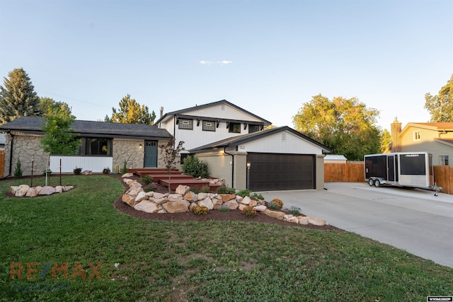 view of front facade featuring a front yard