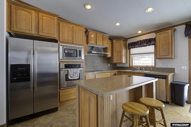 kitchen featuring a breakfast bar, sink, backsplash, a center island, and stainless steel appliances