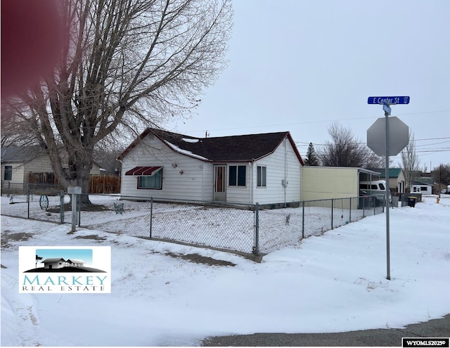 121 E Center St, Rawlins WY, 82301, 2 bedrooms, 1 bath house for sale