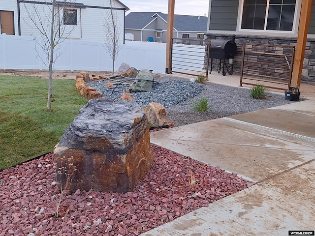 view of yard with a patio and an outdoor bar