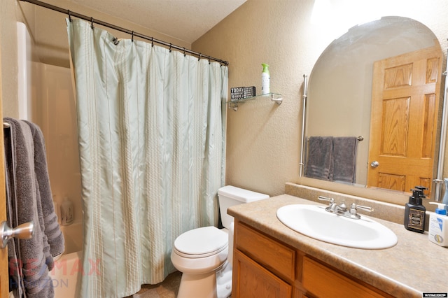 full bathroom featuring shower / bathtub combination with curtain, vanity, and toilet