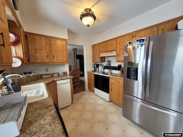 kitchen featuring stainless steel refrigerator with ice dispenser, electric stove, sink, and white dishwasher