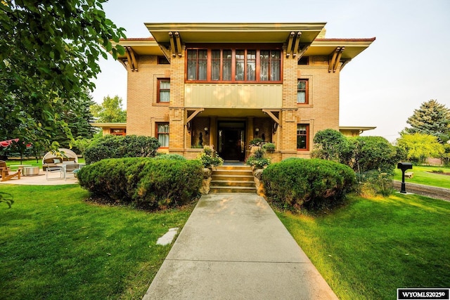 610 S Jefferson St, Sheridan, WY 82801 - view of front facade with a front lawn
