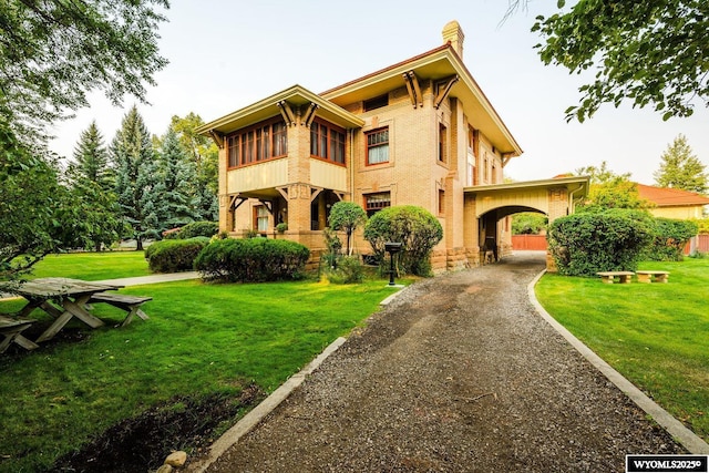 view of front of property featuring a carport and a front lawn