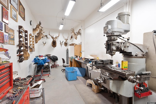 misc room featuring a workshop area and concrete floors