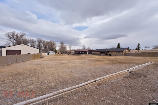 view of yard with an outdoor structure