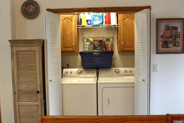 laundry room featuring cabinet space and washing machine and clothes dryer