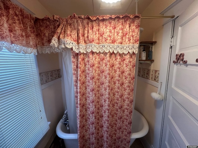 bathroom featuring shower / tub combo