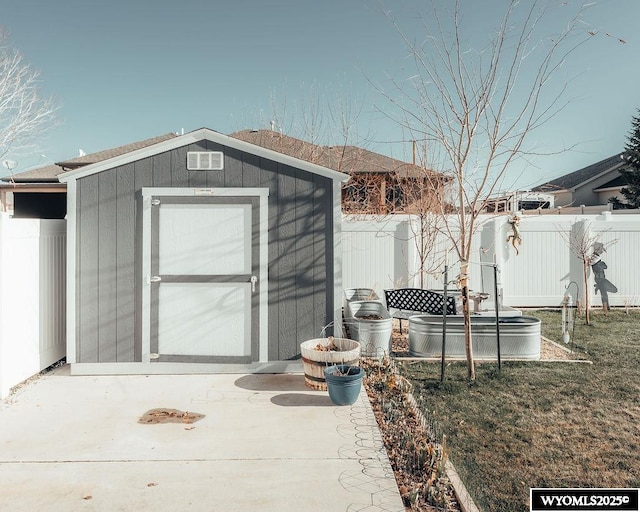 view of outbuilding with a yard