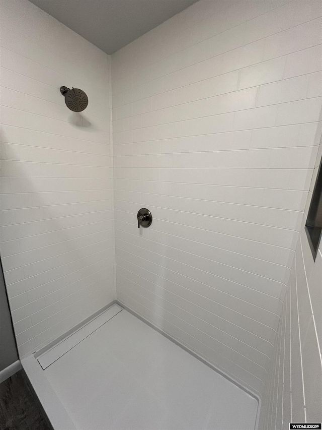 bathroom with a tile shower