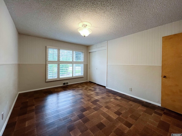 spare room featuring a textured ceiling