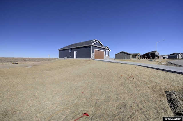 view of yard with a garage