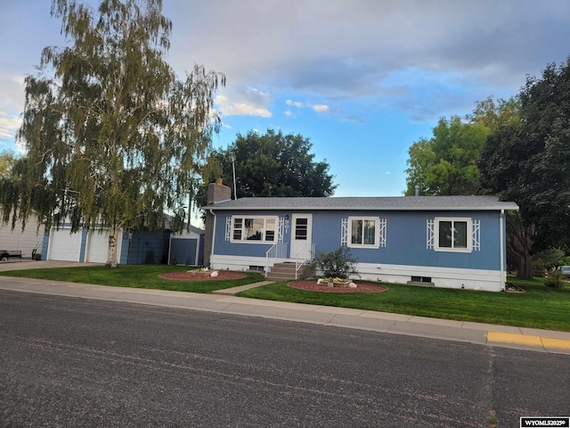 view of front of property with a front lawn