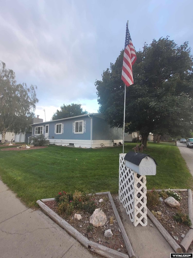 view of front of house featuring a front yard