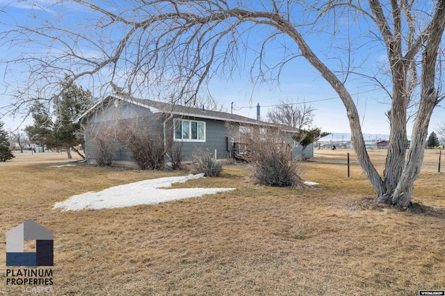 ranch-style home with a front yard