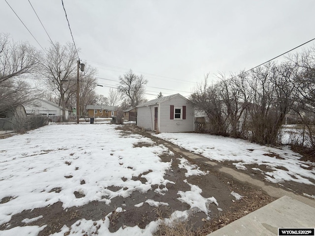 view of yard layered in snow