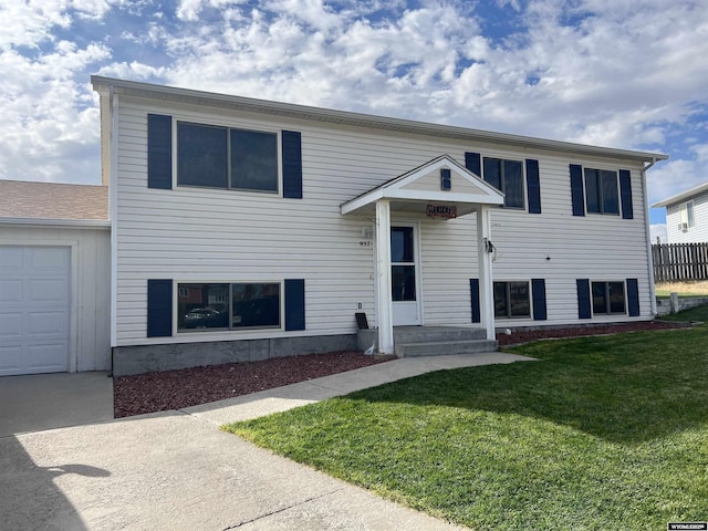 view of front of home with a front lawn