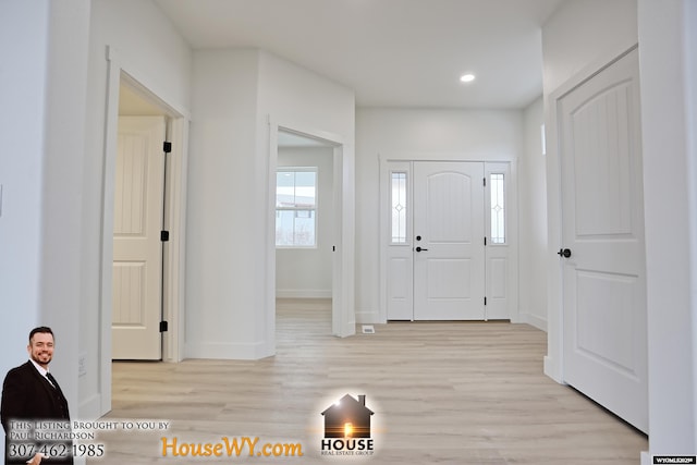 foyer entrance featuring light wood finished floors, recessed lighting, and baseboards