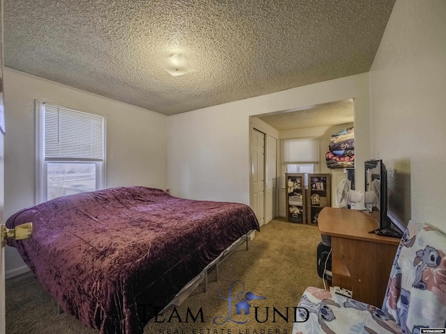 bedroom featuring carpet and a textured ceiling