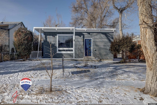 view of front of property