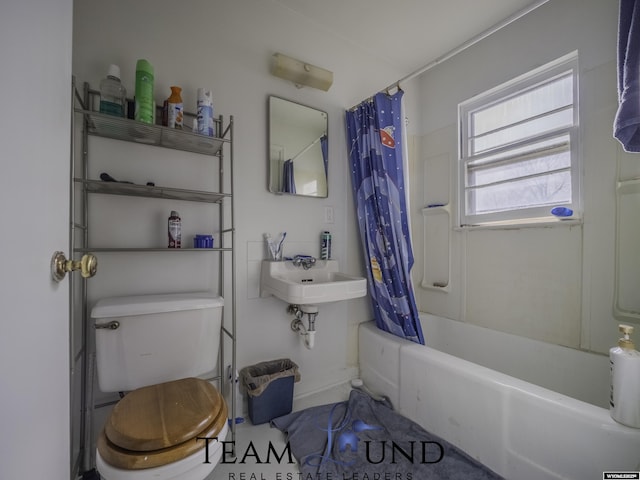 full bathroom with sink, shower / bathtub combination with curtain, and toilet