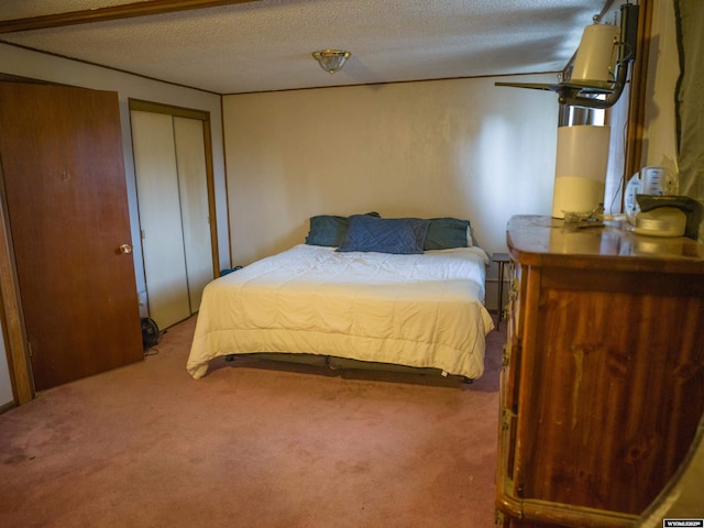 bedroom featuring carpet flooring and a textured ceiling