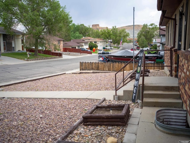 view of yard with a mountain view