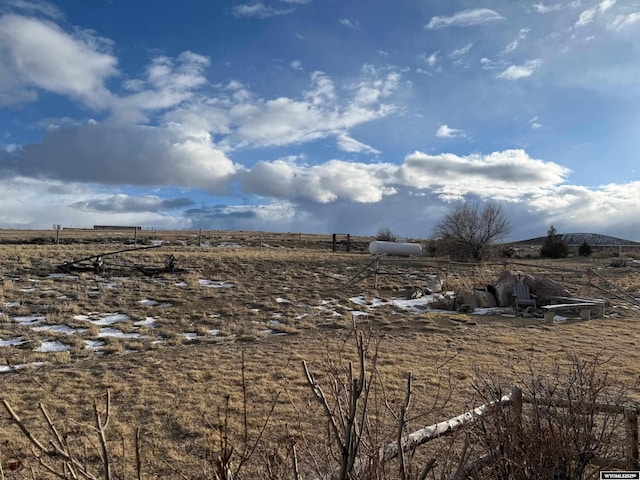 view of yard featuring a rural view